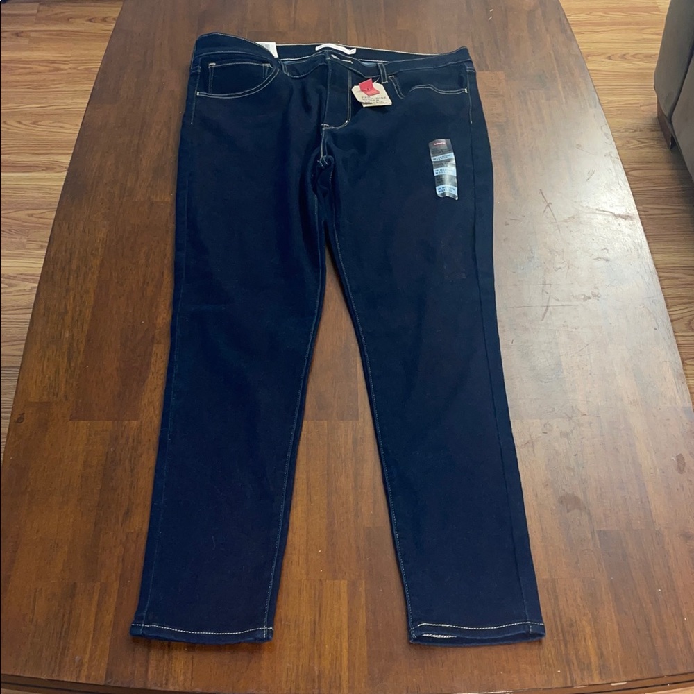 Levi’s Ladies NWT 720 High-rise Super Skinny Sculpt stretch jeans. 33x30